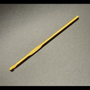 Vintage 14k gold plated Oxmoor House Crochet Hook